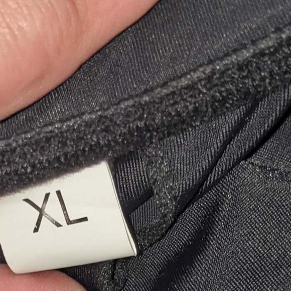 Black swim top size XL like New - Picture 3 of 4